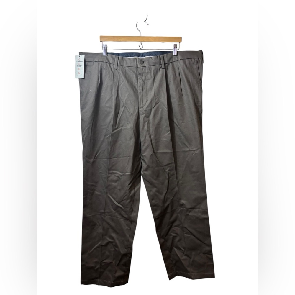 NEW DOCKERS | 44X32 44 X 32 flex comfort waistband shirt gripper fit pleat pants